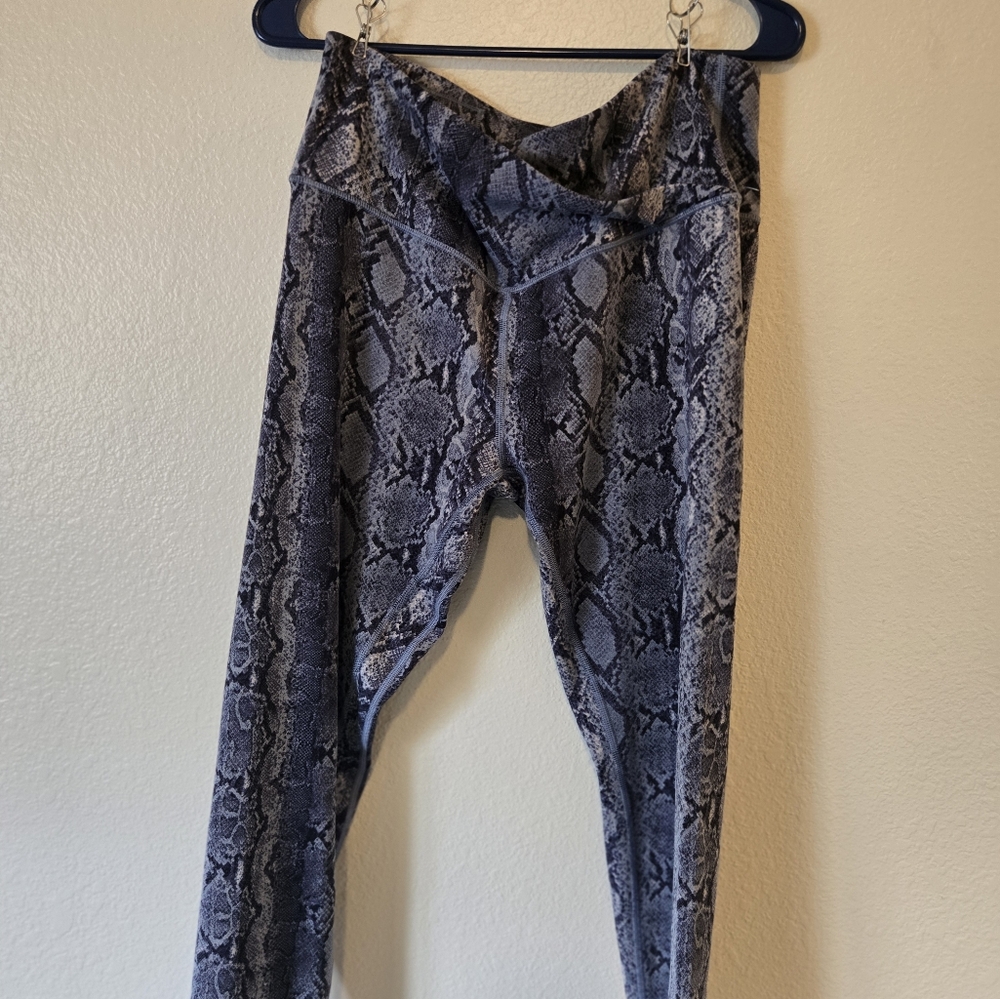 Victoria's Secret Blue Crossover Flow On Point Snakeskin Leggings SZ L